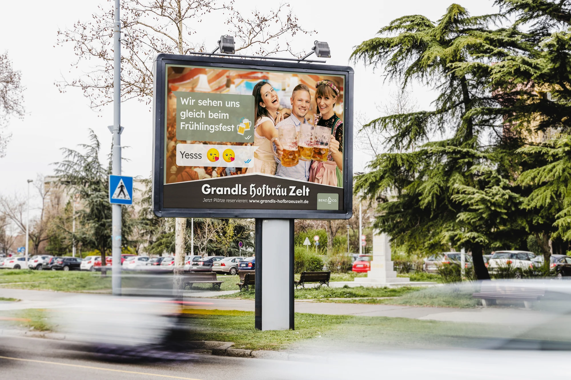 Frisches Kampagnenmotiv zur Neuausrichtung des Grandls Hofbräu Zelts „Beim Benz“